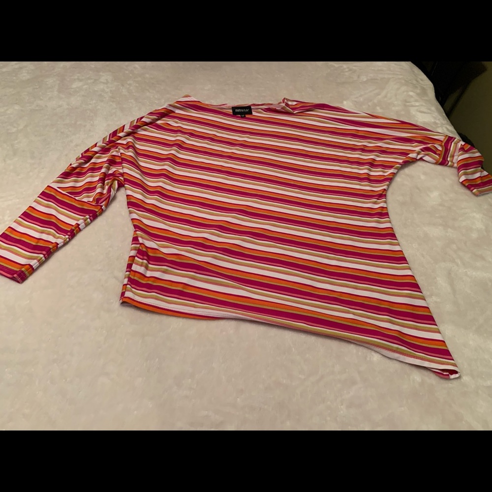 Women’s Metro style blouse new without tags